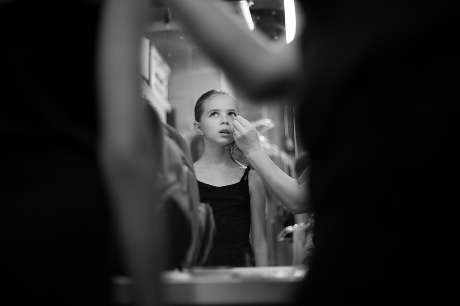 1483_laura ward_backstage_NY_23_10_2014_monicalou_WEB